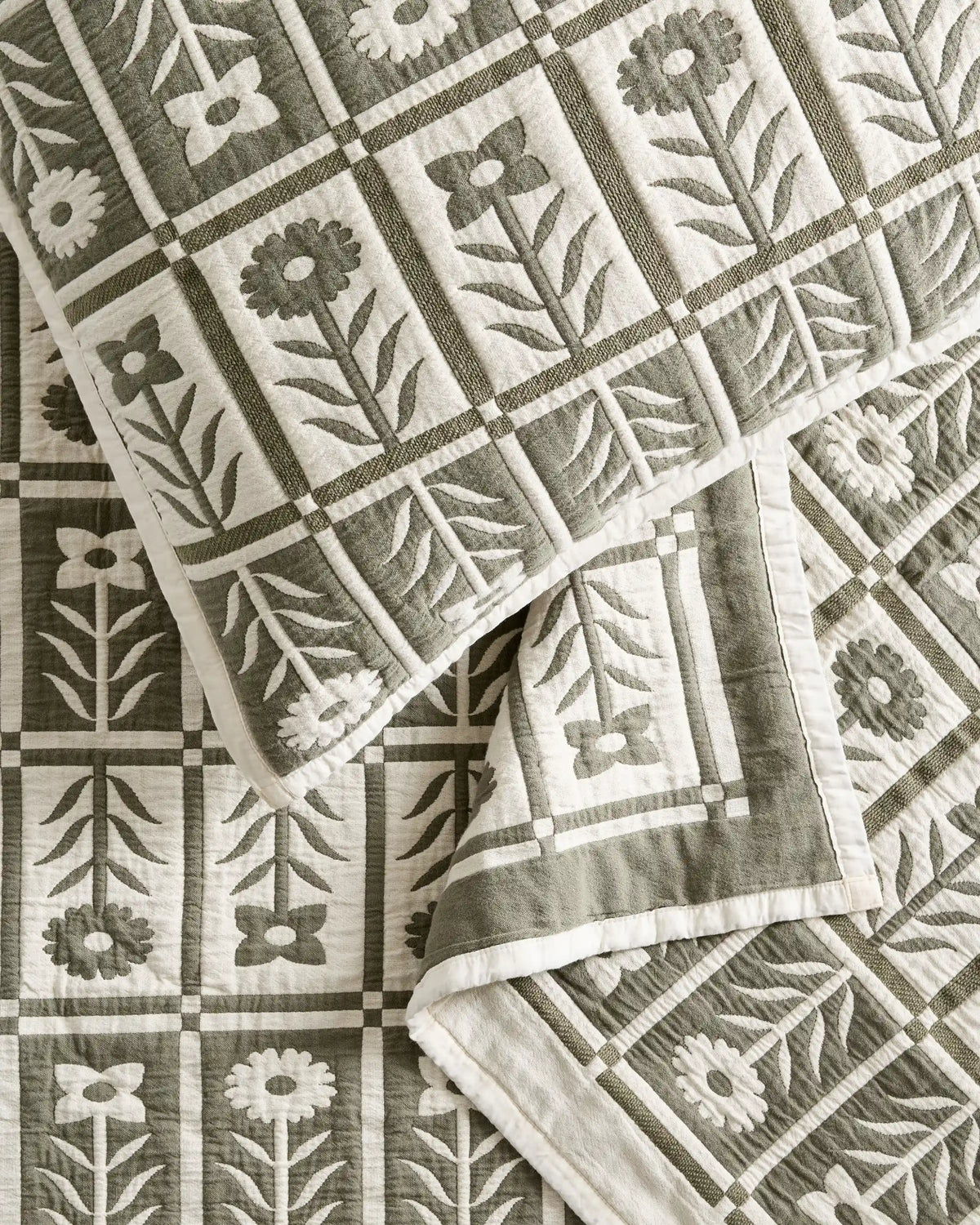 Organic Cotton Jacquard Floral Coverlet