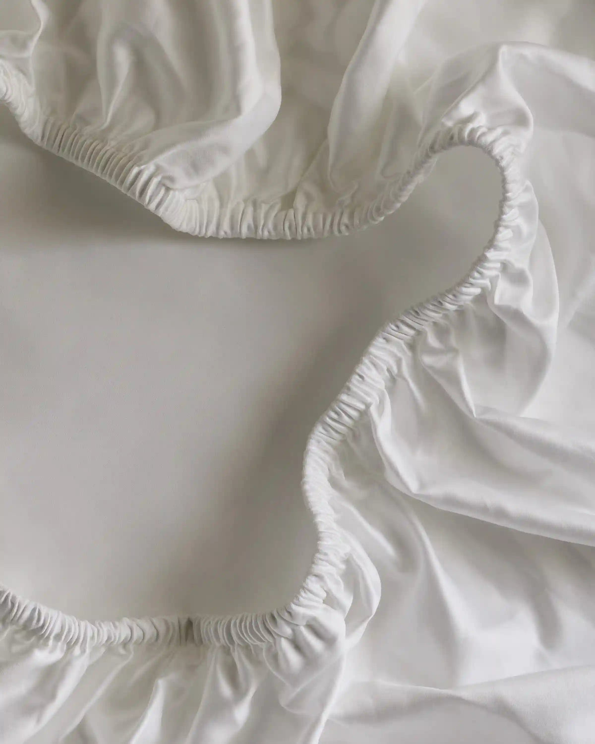 Signature Giza Cotton Sateen Embroidered Deluxe Bedding Bundle