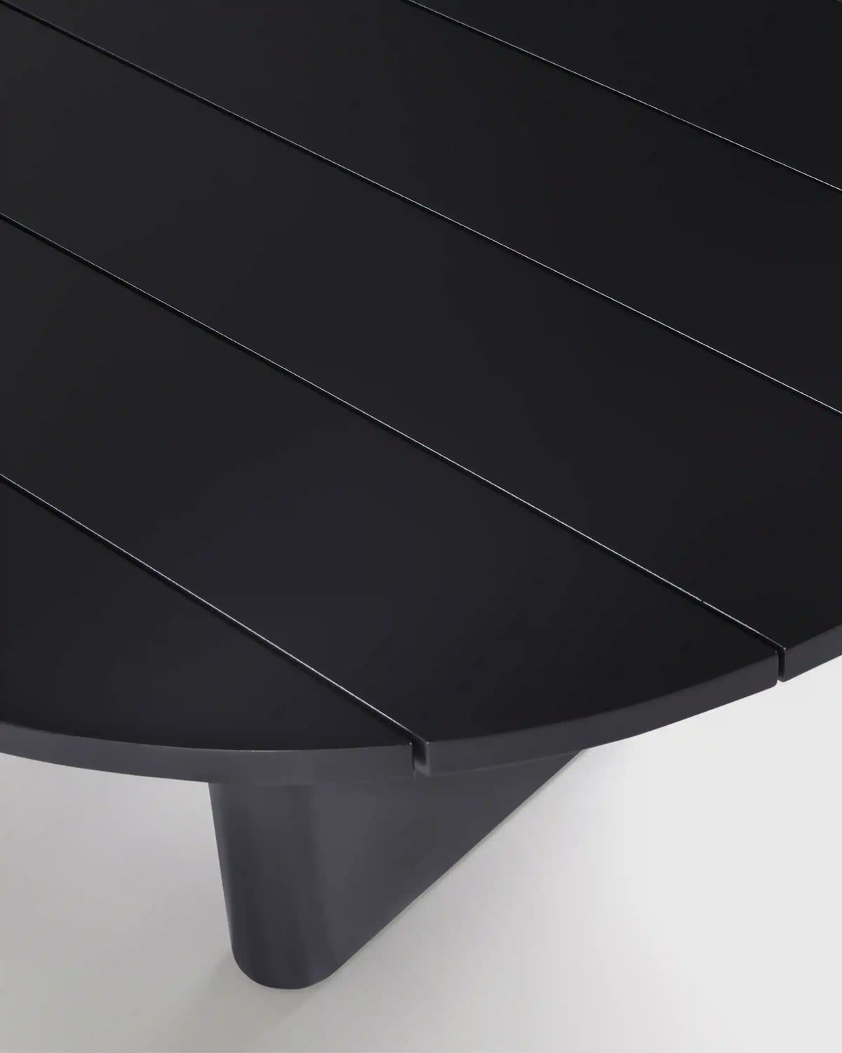 Curved Powder-Coated Aluminum Outdoor Coffee Table