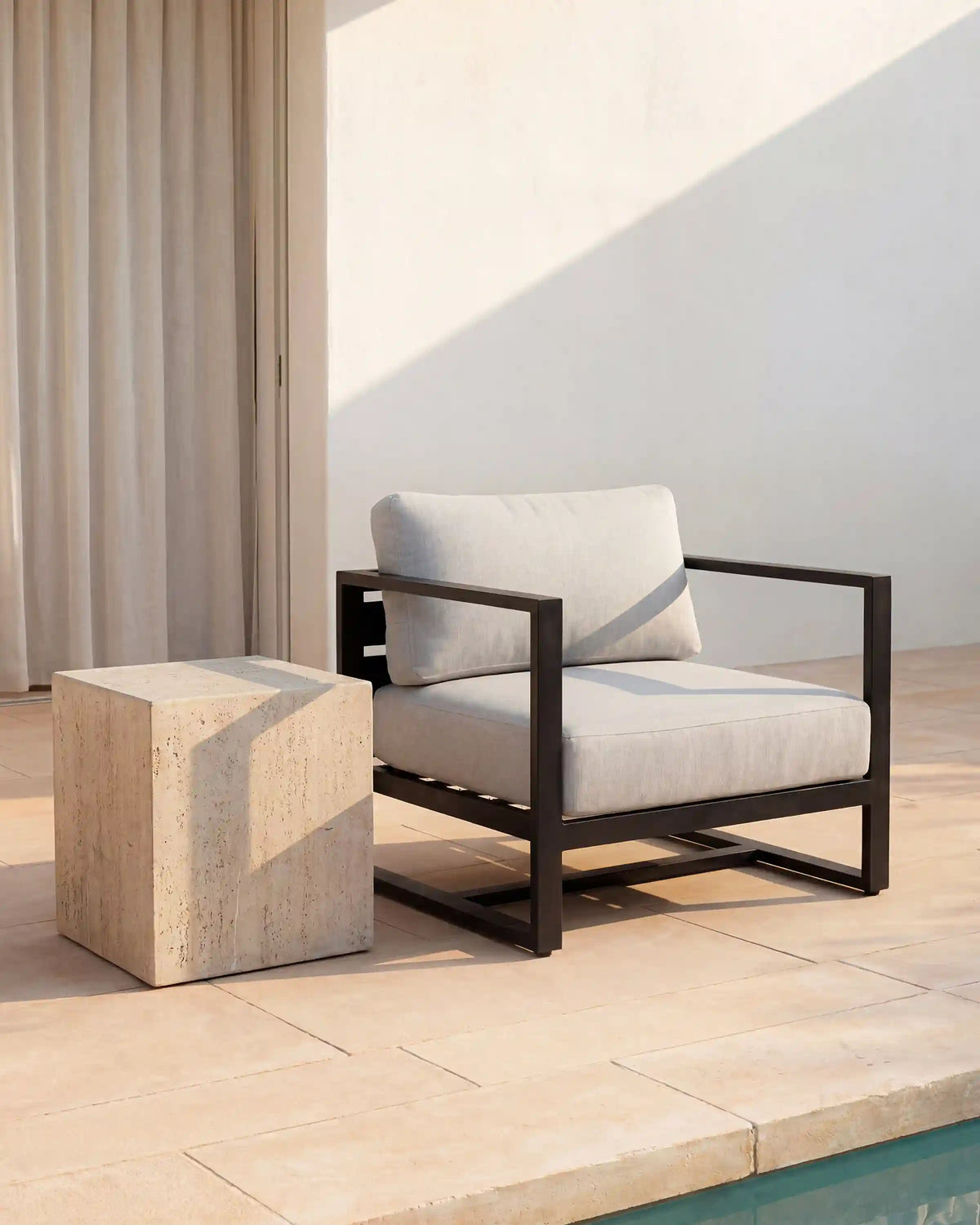 Linear Aluminum Outdoor Lounge Chair