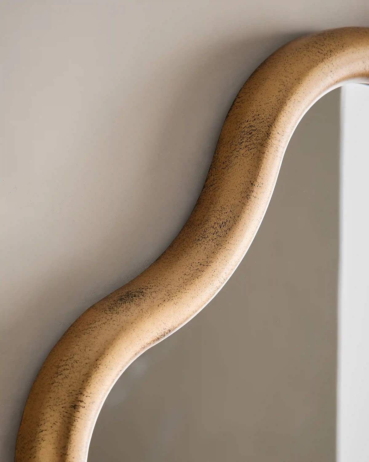 Wavy Wood Round Wall Mirror