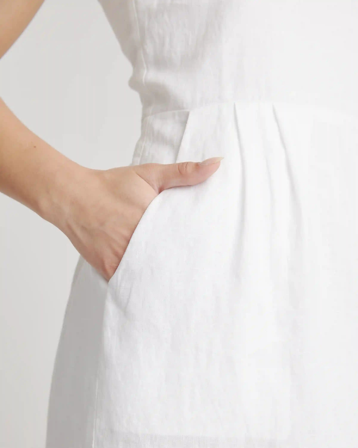 100% European Linen Scoop Neck Midi Dress