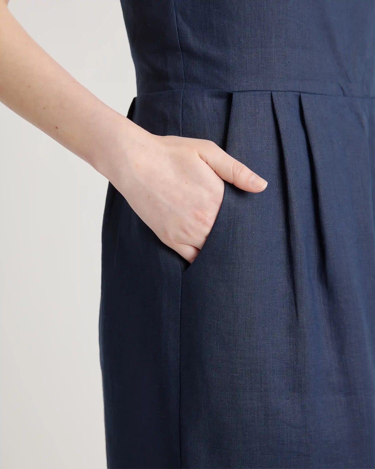 100% European Linen Scoop Neck Midi Dress